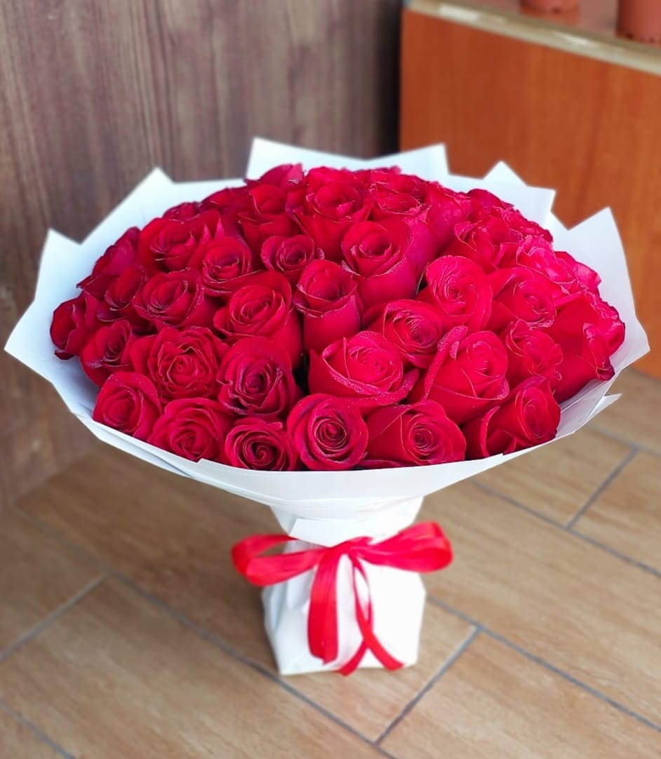 50 red roses bouquet