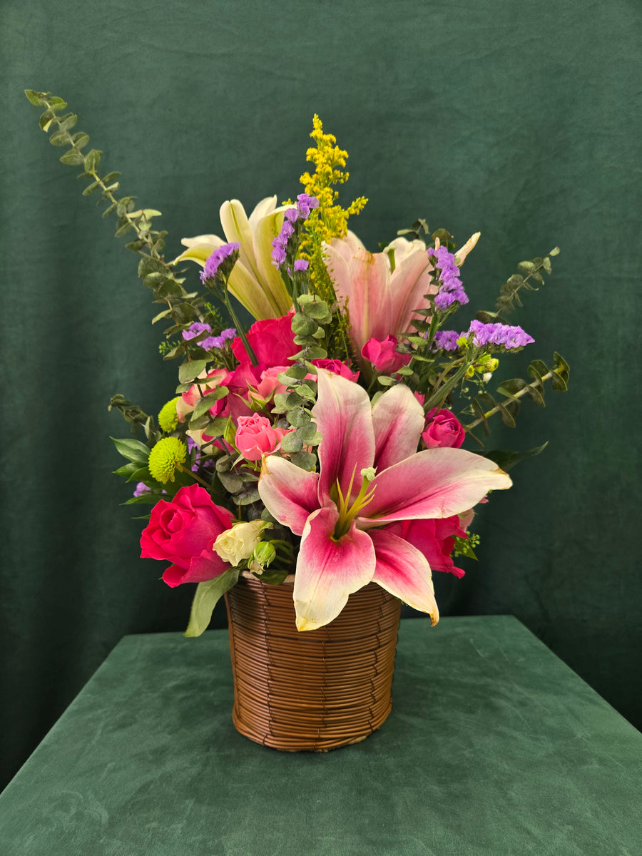 Round basket arrangement